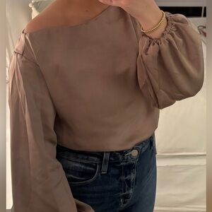 Line and Dot gold off the shoulder top!